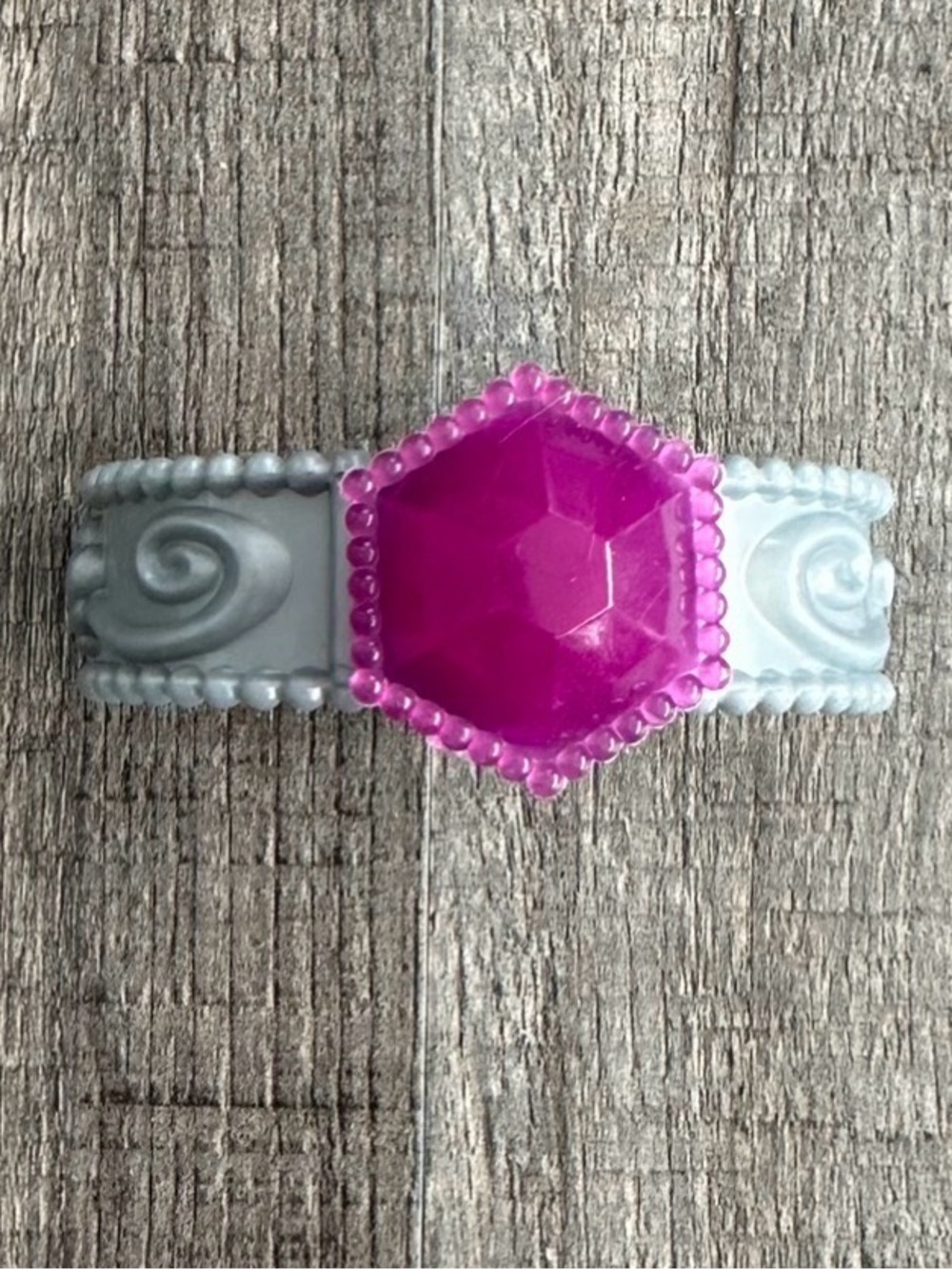 💞 Little Girls Bracelet with a Pink Gem Hexagon on Light Gray Band